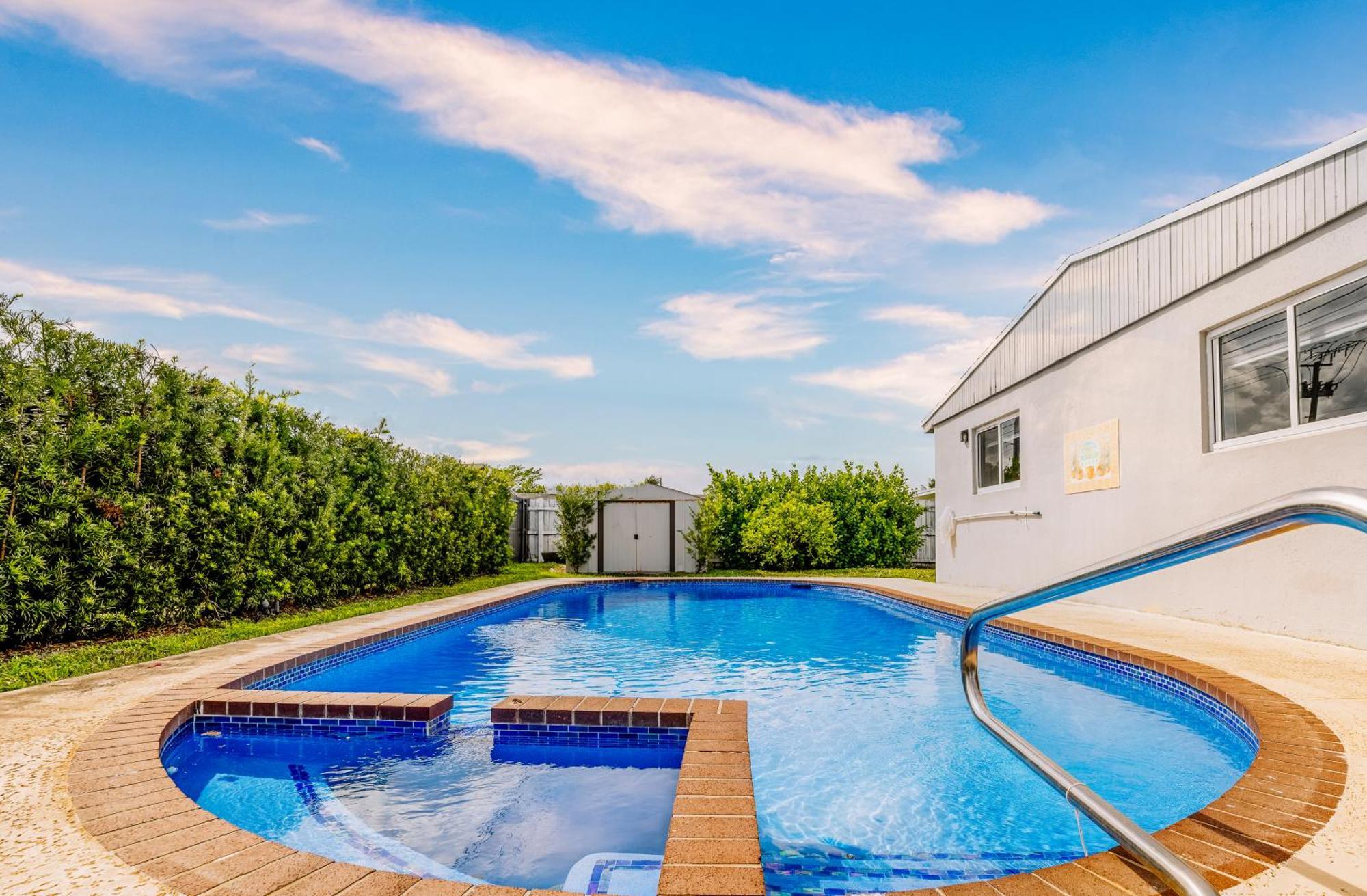 Home With A Pool Close To Beach And Fll Airport Pool Heated October- March Fort Lauderdale Exteriör bild